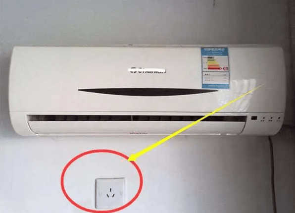 plug the air conditioner to turn the power on